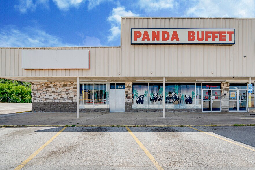 More Photos Of 1400 W Moore Ave, Terrell Restaurant For Sale