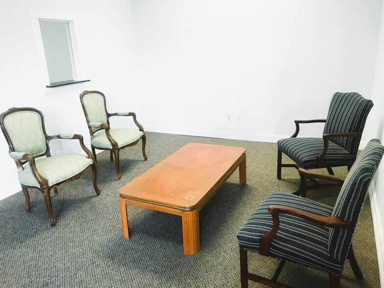 More Photos Of 12701 Executive Dr, Stafford Warehouse For Lease