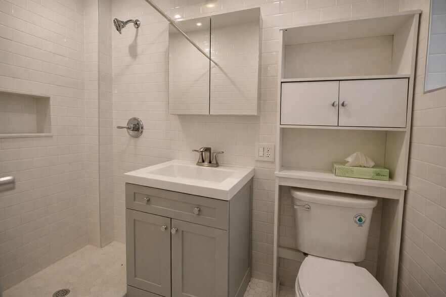 More Photos Of 1679 Gates Ave, Ridgewood Apartments For Sale