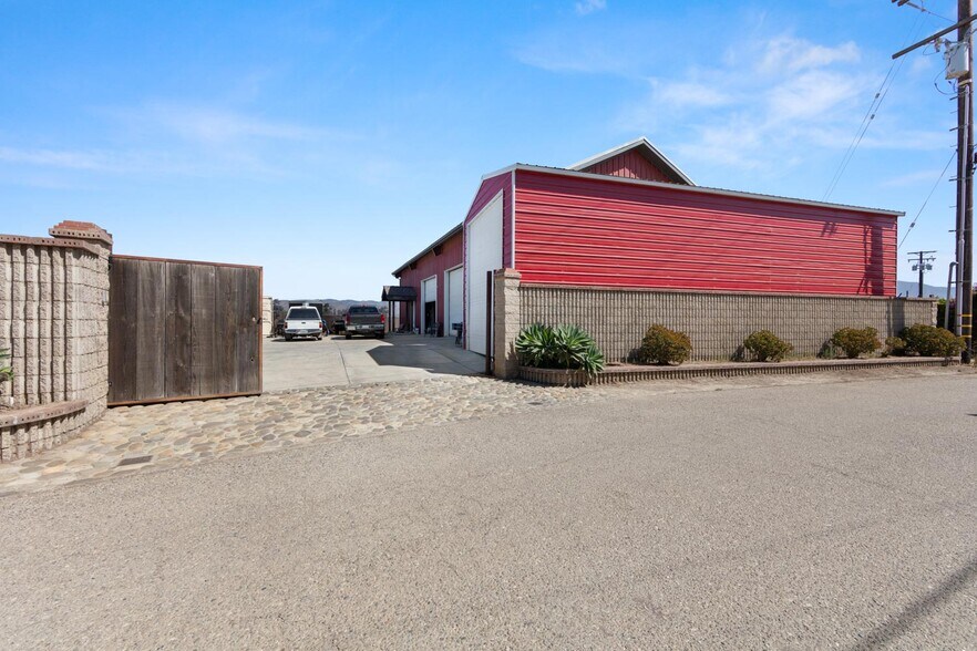 More Photos Of 907 Mission Rock Rd, Santa Paula Light Manufacturing For Sale
