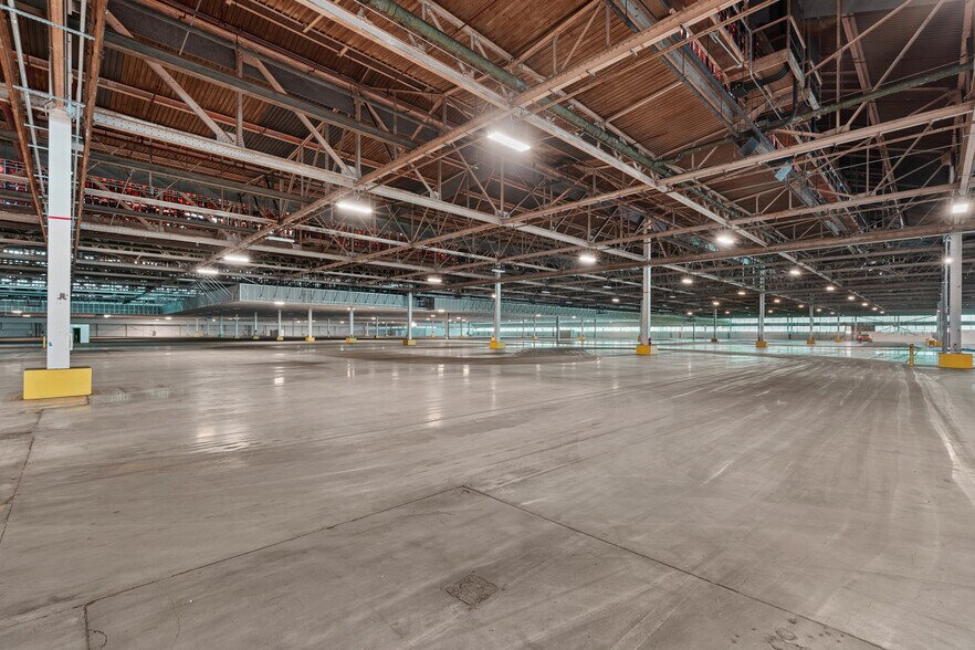 More Photos Of 2800 Eastern Blvd, Middle River Distribution For Lease