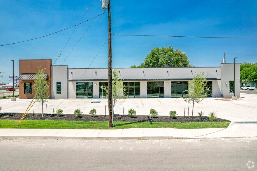 More Photos Of 1430 Unicorn Ave, New Braunfels Storefront For Lease