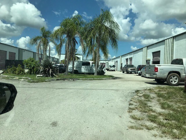 More Photos Of 2601-2621 NW 17th Ln, Pompano Beach Warehouse For Lease