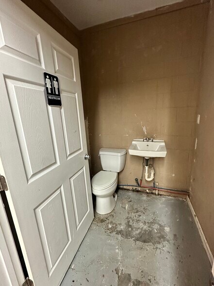 More Photos Of 401 S Leighton Ave, Anniston Office For Sale