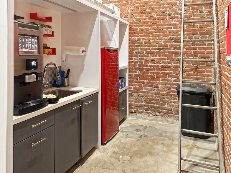 More Photos Of 120 E 3rd St, Long Beach Loft Creative Space For Sale