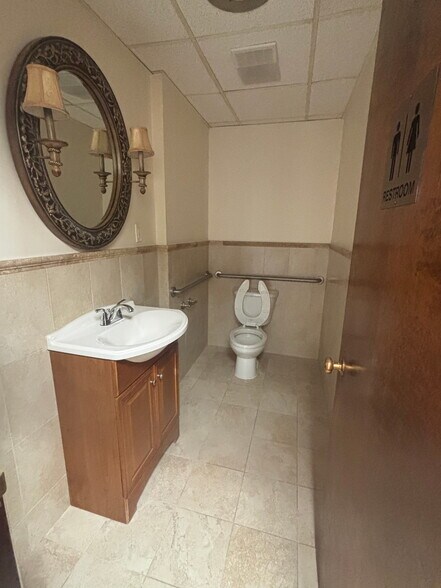 More Photos Of 400 Allen Dr, Charleston Medical For Lease