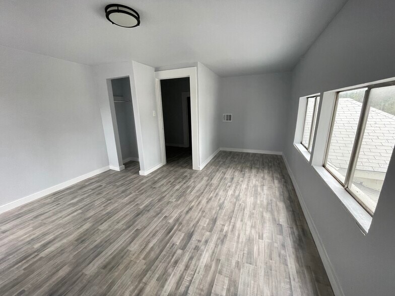 More Photos Of 1607 N Pine St, San Antonio Loft Creative Space For Lease