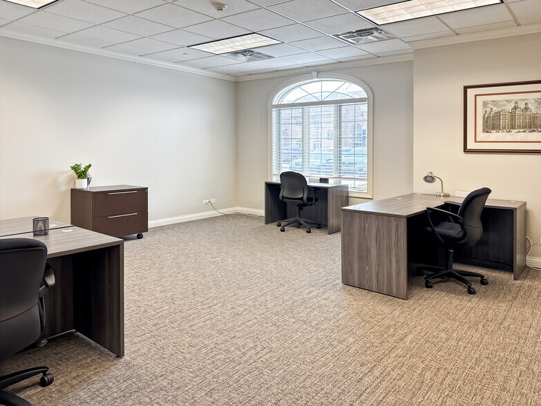 More Photos Of 1870 W Winchester Rd, Libertyville Coworking Space