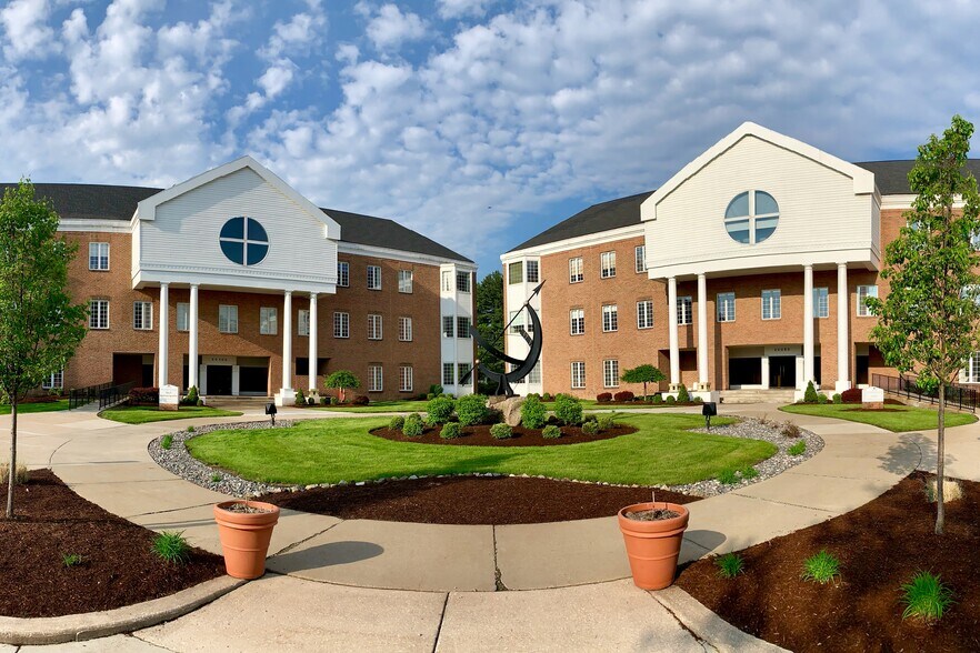 Primary Photo Of 30100 Chagrin Blvd, Pepper Pike Office For Sale