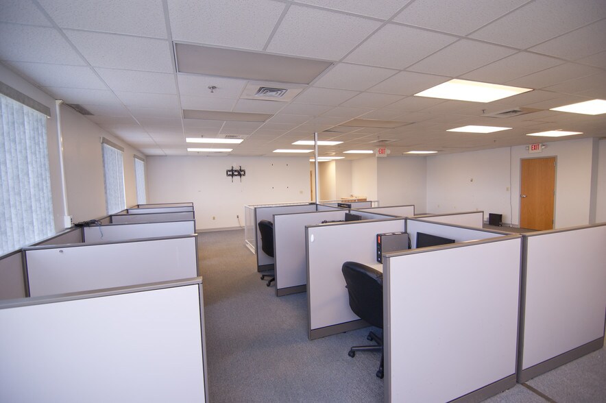 More Photos Of 95-101 Arco Dr, Saint Charles Warehouse For Sale