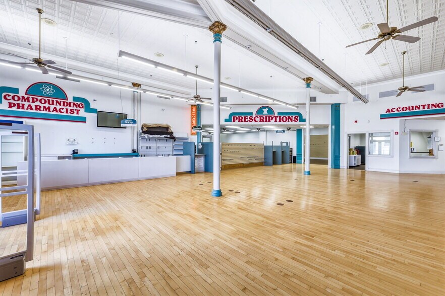 More Photos Of 29 S Chadbourne St, San Angelo Drugstore For Sale