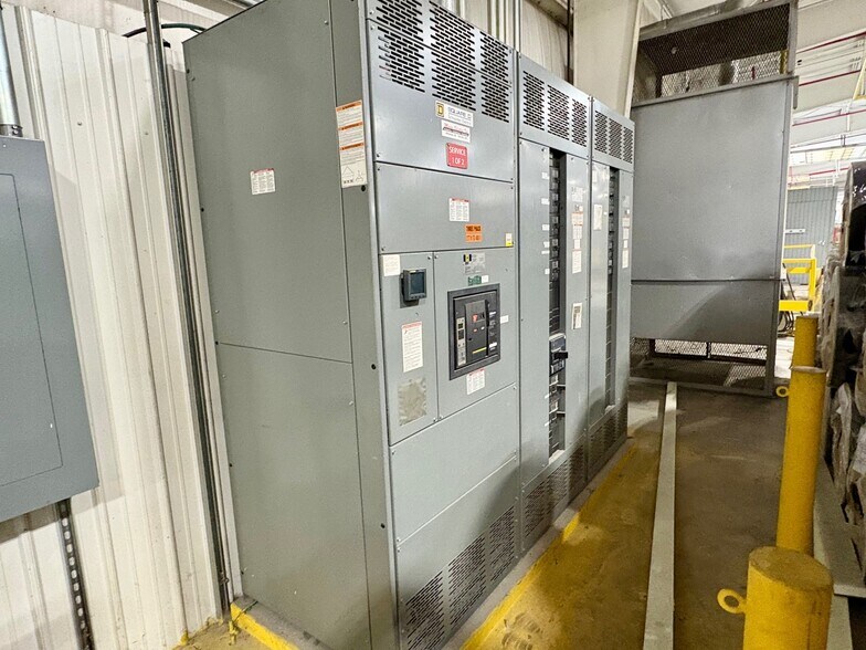 More Photos Of 1701 Conant St, Elkhart Manufacturing For Lease