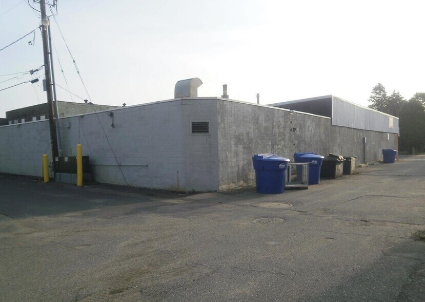 More Photos Of 1939 5th Ave E, Hibbing Sports And Entertainment For Sale