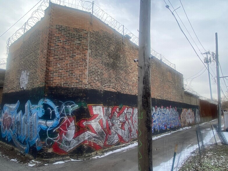 More Photos Of 2616 W Van Buren St, Chicago Warehouse For Lease