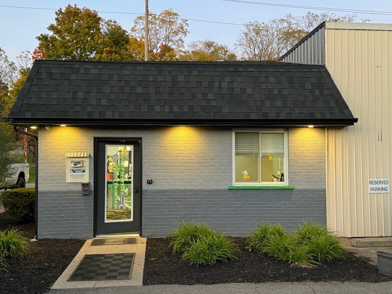 More Photos Of 201 S Mill St, South Lyon Manufacturing For Sale