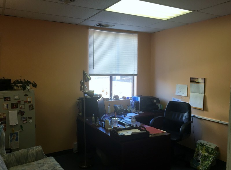 More Photos Of 171 Market Sq, Newington Office For Sale