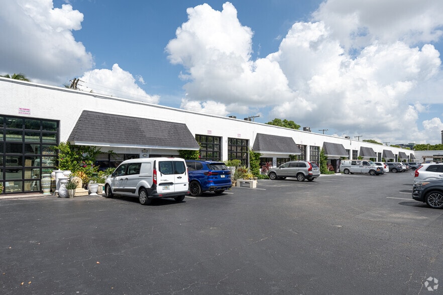 More Photos Of 500-502 Palm St, West Palm Beach General Retail For Lease