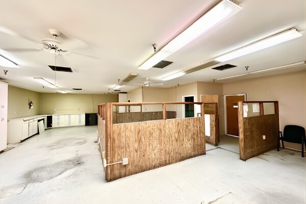 More Photos Of 298 N Pine St, Globe Light Distribution For Sale