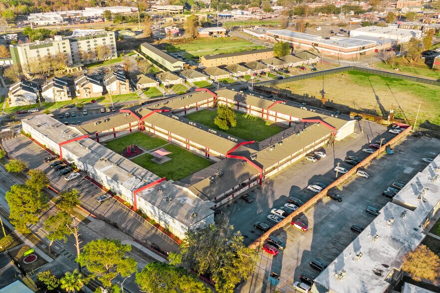 More Photos Of 3300 Garden Oaks Dr, New Orleans Apartments For Sale