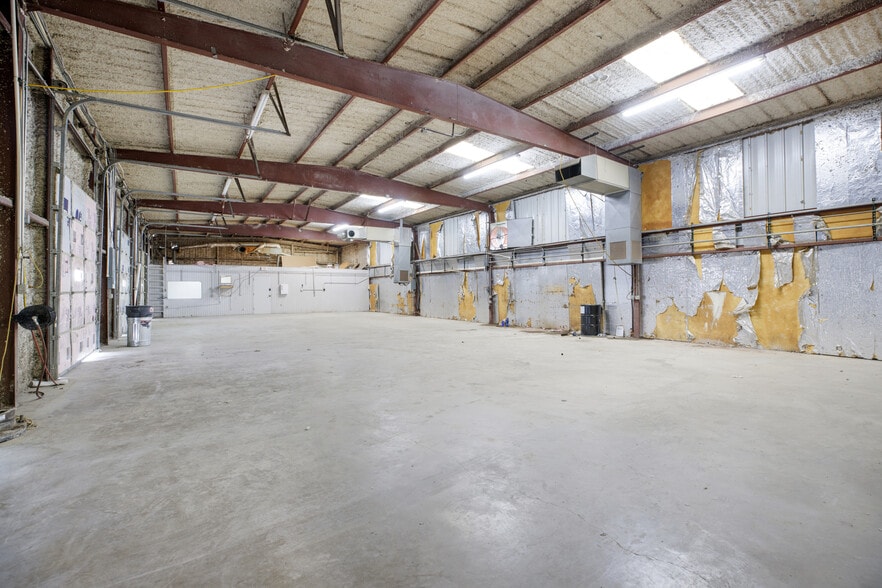 More Photos Of 31 Steel Rd, Wylie Manufacturing For Lease