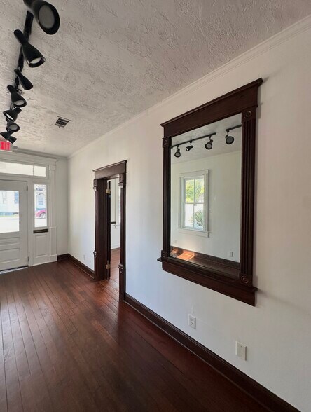 More Photos Of 987 Howard Ave, Biloxi Office For Lease