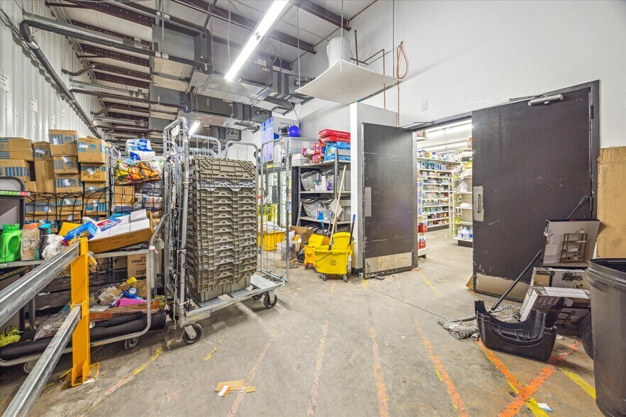 More Photos Of 136 E Crosstimbers St, Houston Freestanding For Lease