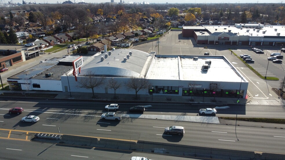More Photos Of 15241 Michigan Ave, Dearborn Freestanding For Sale