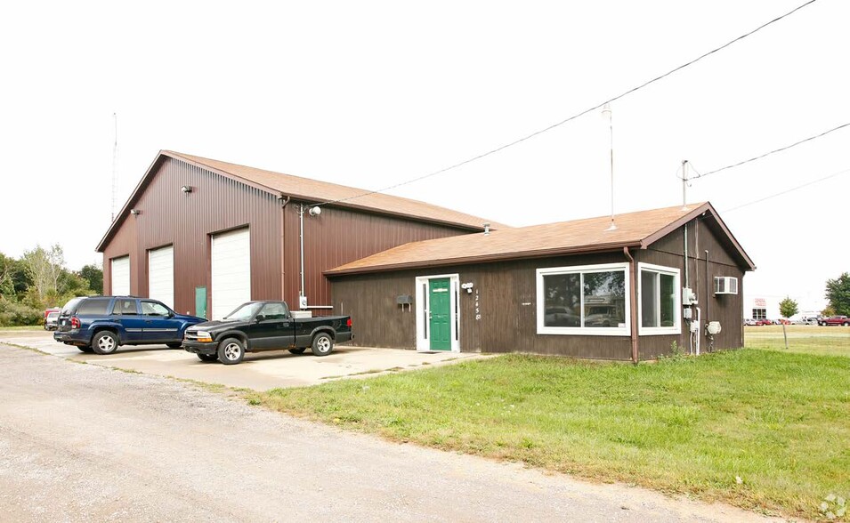 Primary Photo Of 12454 Dixie Hwy, Birch Run Warehouse For Sale