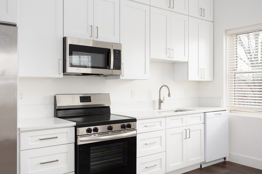 More Photos Of 50-52 S Main St, London Storefront Retail Residential For Sale