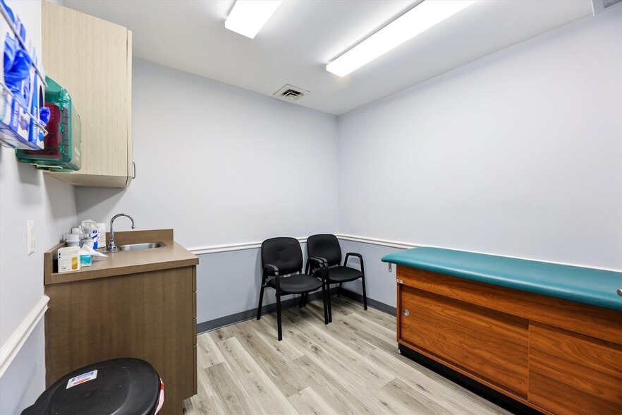 More Photos Of 12090-12114 Old Line Ctr, Waldorf General Retail For Sale