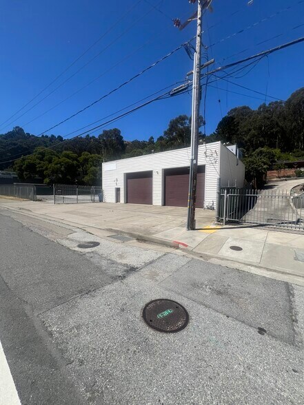 More Photos Of 3840 Bayshore Blvd, Brisbane Service For Lease