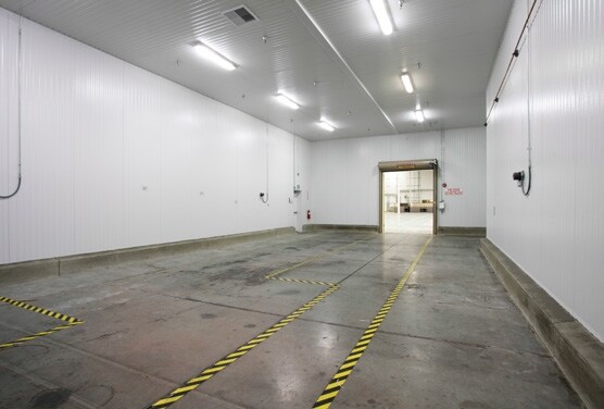 More Photos Of 14520 Delta Ln, Huntington Beach Distribution For Lease