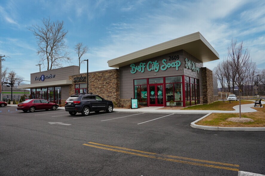 More Photos Of 2627 South Rd, Poughkeepsie Unknown For Lease