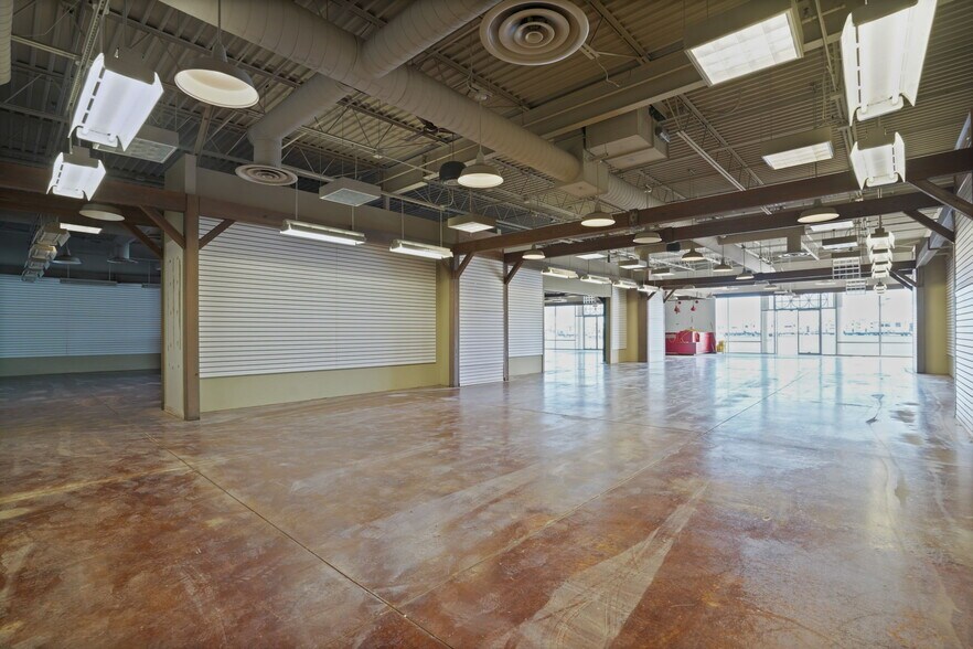 More Photos Of 1100 McArthur Rd, Jeffersonville Light Distribution For Lease
