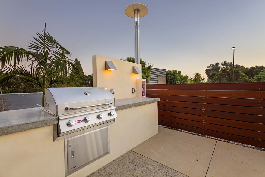 More Photos Of 5901 Priestly Dr, Carlsbad Office For Lease