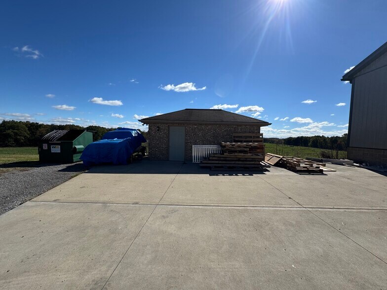 More Photos Of 1046 Ekastown Rd, Saxonburg Office Residential For Lease