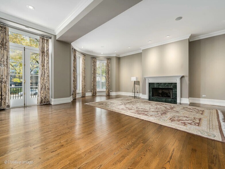 More Photos Of 1258 N La Salle Dr, Chicago Office For Sale