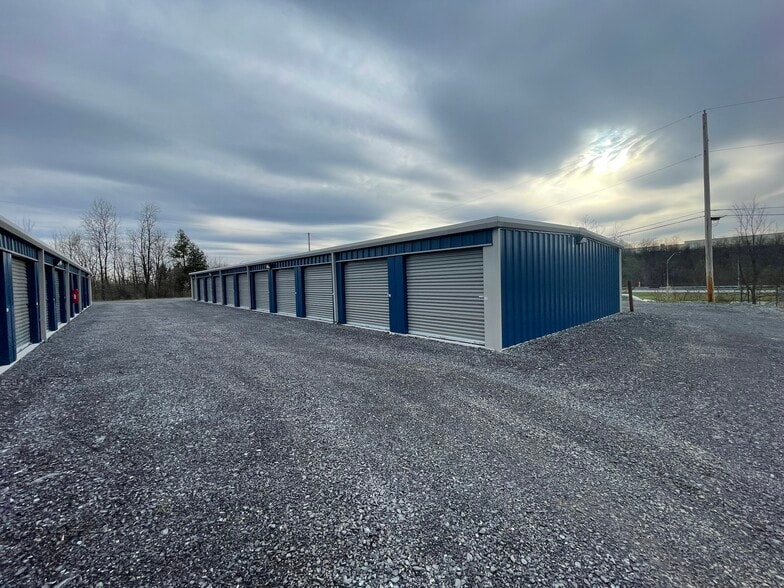 More Photos Of 1122 Amelia Ave, Altoona Self Storage For Sale