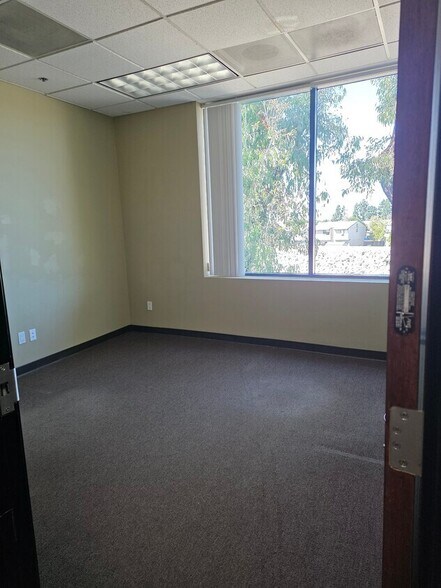 More Photos Of 301 Science Dr, Moorpark Medical For Lease