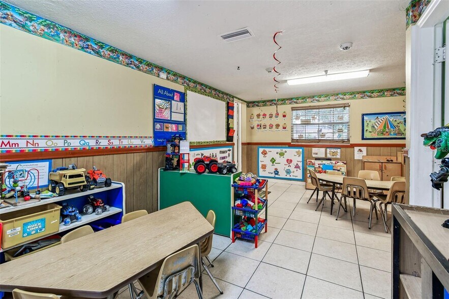 More Photos Of 9912 N Myrtle St, Tampa Daycare Center For Sale