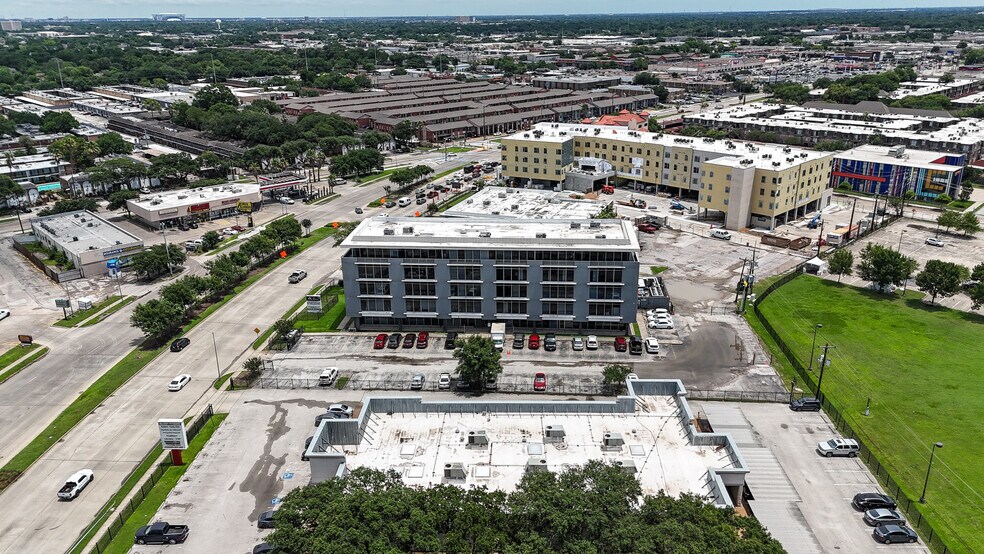 More Photos Of 6420 Hillcroft Ave, Houston Office Residential For Sale