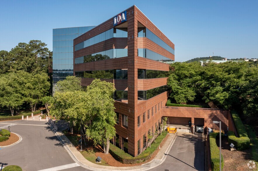 More Photos Of 3535 Grandview Pky, Birmingham Office For Lease