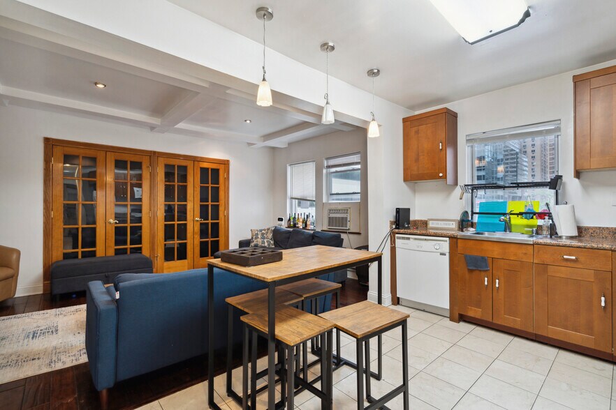 More Photos Of 23-25 S 19th St, Philadelphia Storefront Retail Office For Sale