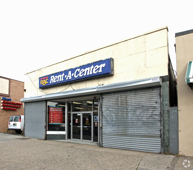 Primary Photo Of 1085 Elizabeth Ave, Elizabeth Storefront For Lease