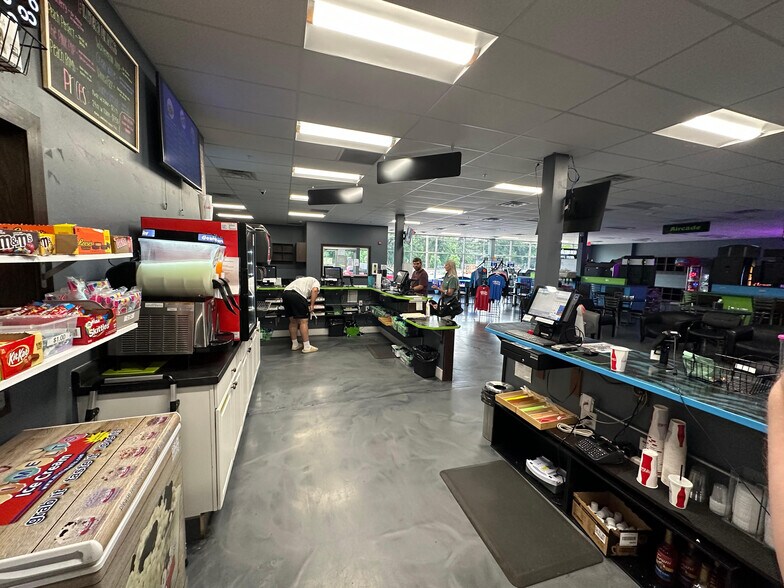 More Photos Of 1250 4th Ave NW, Minot Storefront For Lease