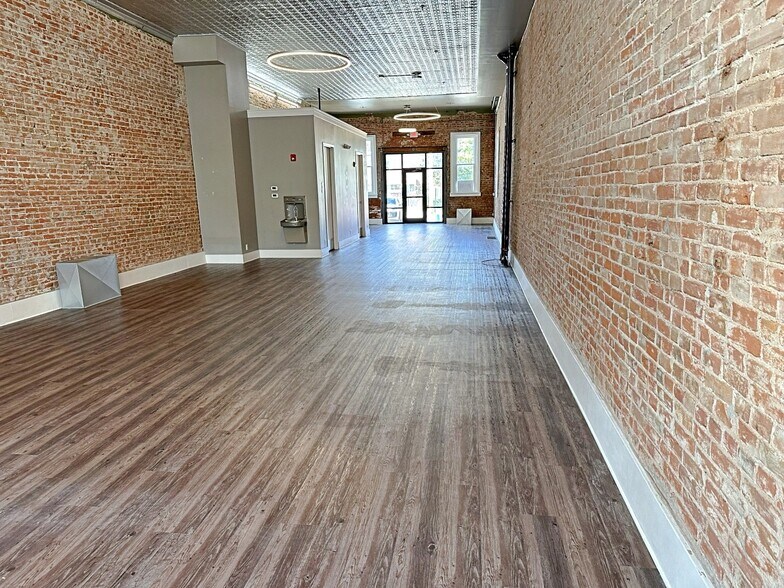 More Photos Of 148 W Broadway, Council Bluffs Storefront For Lease