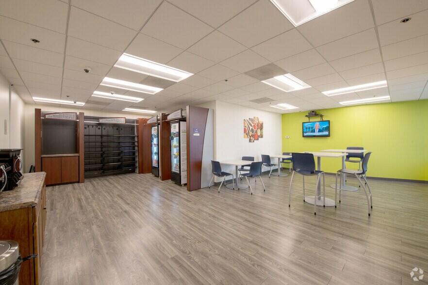 More Photos Of 400 Crown Colony Dr, Quincy Office For Lease