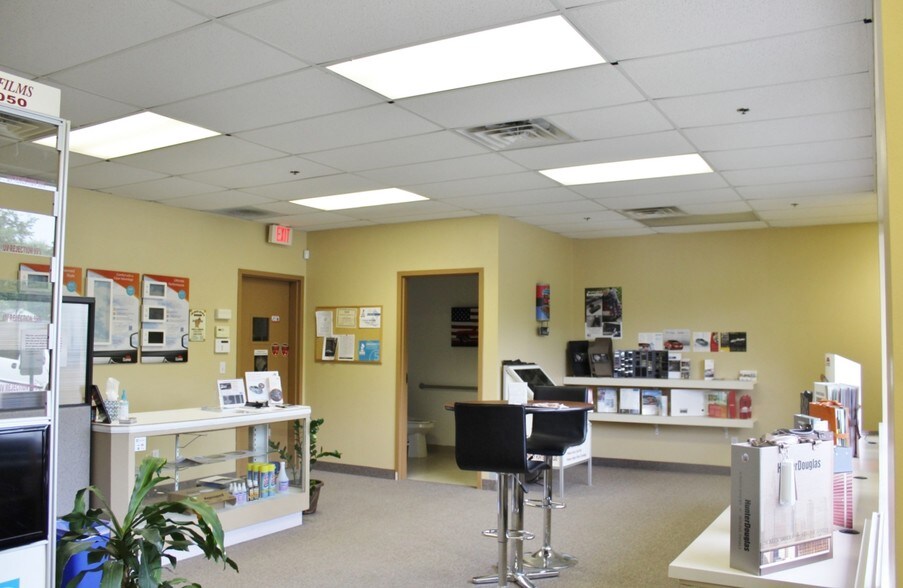 More Photos Of 2557-2571 Center Rd, Hinckley Warehouse For Lease