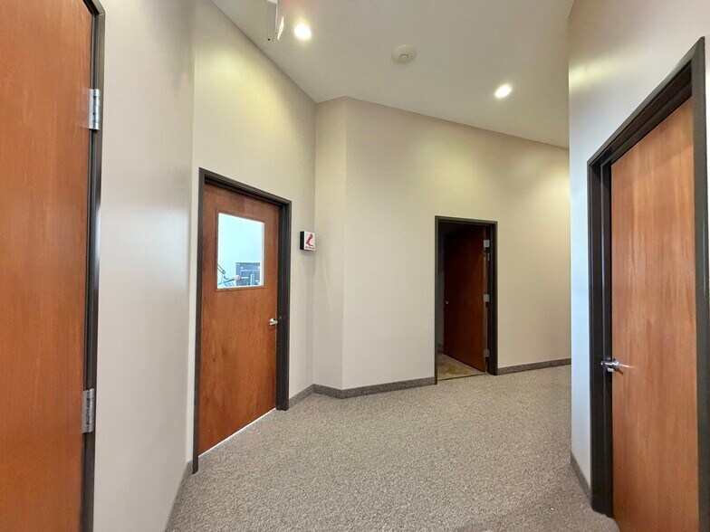 More Photos Of 26 E 3 Mile Rd, Sault Sainte Marie Office For Sale