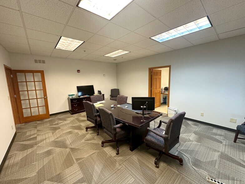 More Photos Of 3011-3019 Village Office Pl, Champaign Office For Lease